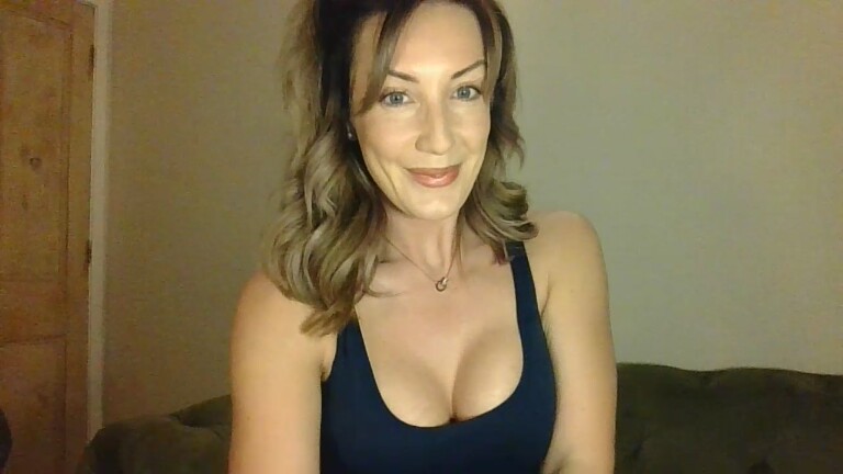 JoanieOakley21's Streamate show and profile