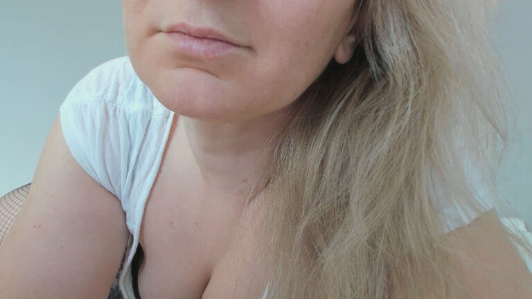 XxSweety_GirlxX's Streamate show and profile